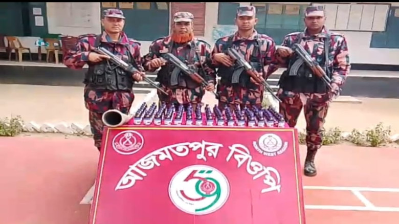 শিবগঞ্জ সীমান্তে কৃষকের সেচ পাইপে লুকানো মাদক: বিজিবির অভিযা