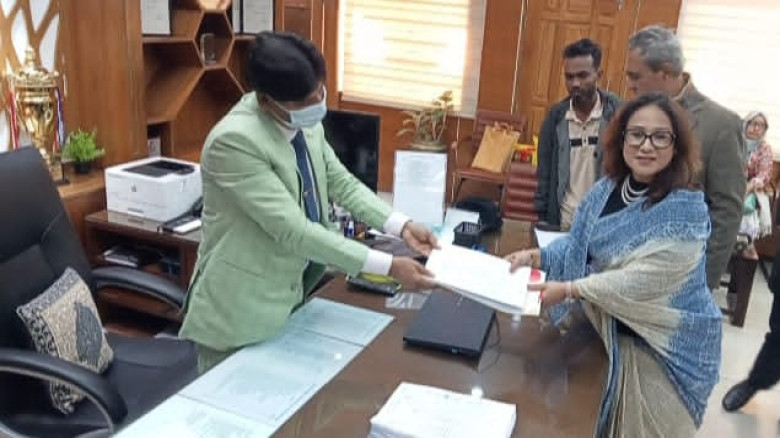 কিশোরগঞ্জ-৪: মনোনয়নপত্র জমা দিলেন একমাত্র নারী প্রার্থী সিগম