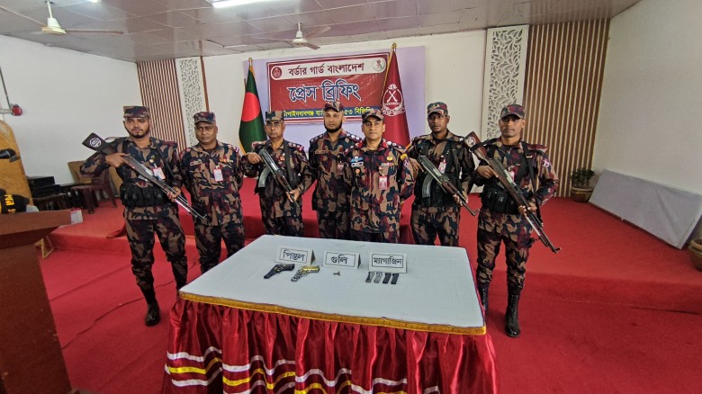 চাঁপাইনবাবগঞ্জ ৫৩ বিজিবি  টহলদল কর্তৃক অস্ত্র ও গোলাবারুদ জব