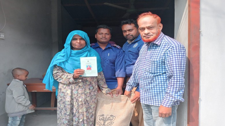 নাজিরপুর ইউনিয়নে ভিডব্লিউবি কার্ড প্রাপ্ত সুবিধাভোগী মানুষের