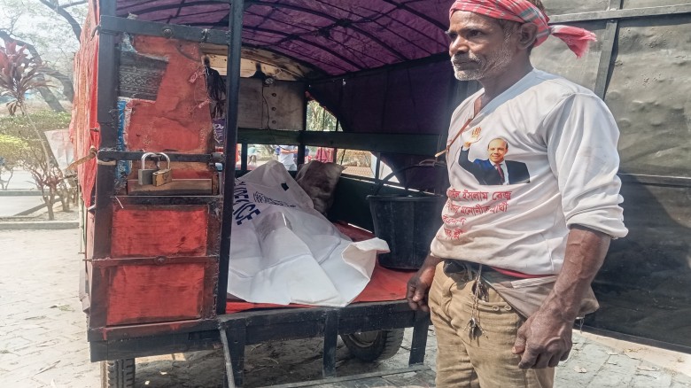 নওগাঁয় স্ত্রী সন্তানকে হত্যার পর যুবকের আত্মহত্যা