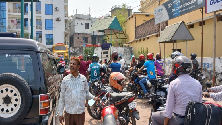 রাজশাহীতে জ্বালানি তেলের তীব্র সংকট