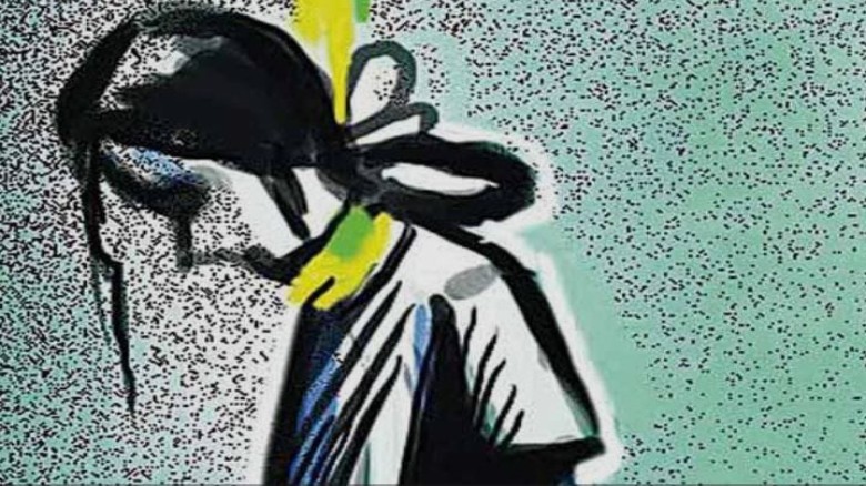 তানোর পৌরসভার মুন্নাপাড়ায় ফ্যানের সঙ্গে গলায় ফাঁস দিয়ে ন