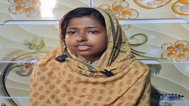 চাঁপাইনবাবগঞ্জে কিডনীতে আক্রান্ত শিক্ষার্থী মিমের বাঁচার আকু