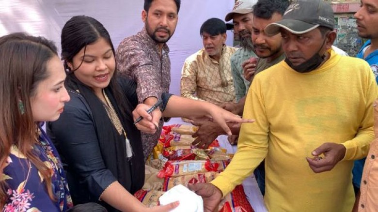 রাজশাহীতে ৫ টাকায় ‘ঈদ খুশির হাট’, হাসি ফুটল সুবিধাবঞ্চিতদের 