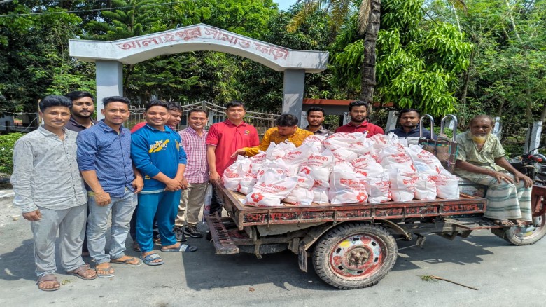 ২'শতাধিক অসহায় পরিবারের পাশে দাঁড়ালো ফেসবুকভিত্তিক কমিউনিটি 