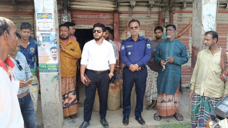 মান্দায় অবৈধভাবে জ্বালানি তেল মজুদ রেখে বেশি দামে বিক্রয় ম