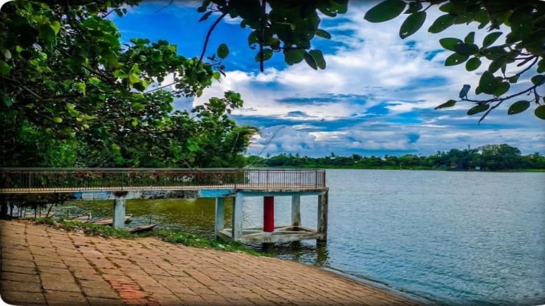 ভোলাহাট উপজেলার ঐতিহাসিক স্থান বজরাটেক মহানন্দা নদীর ঘাট