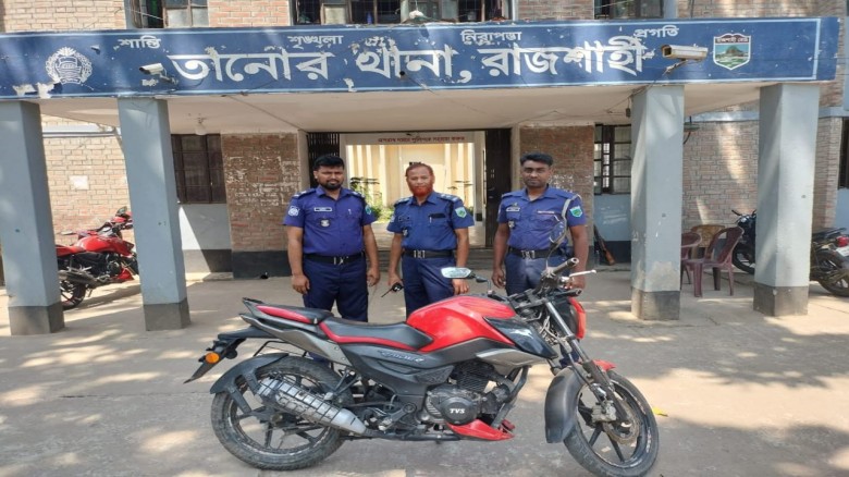 তানোর থানায় ক্লুলেস চুরি মামলায় আসামি গ্রেফতার , চোরাই মোট