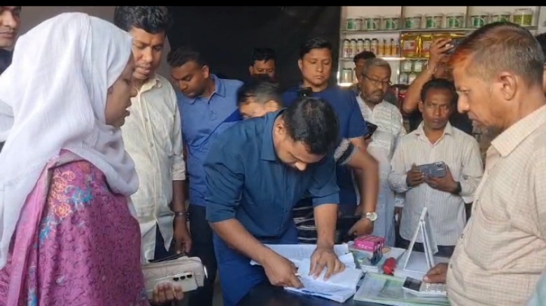 গুরুদাসপুরে অনুমোদনহীন মিনি তেল পাম্পে অভিযান, জরিমানা ও সিল