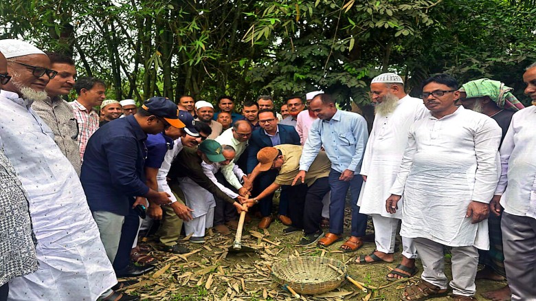 টাঙ্গাইলের মধুপুরে খাল খনন উদ্বোধন