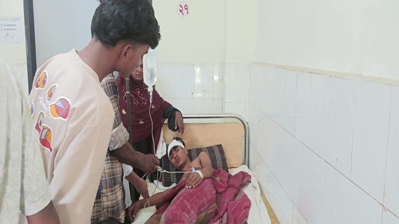 গুরুদাসপুরে স্কুল শিক্ষার্থীদের সংঘর্ষে হাতুড়ি দিয়ে হামলা, 