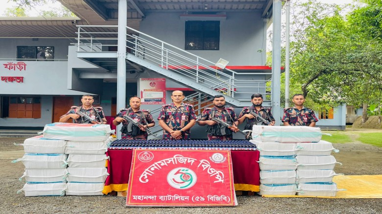 সোনামসজিদ সীমান্তে ৫৯ বিজিবির বড় সাফল্য ভারতীয় ট্রাকসহ প্রায়