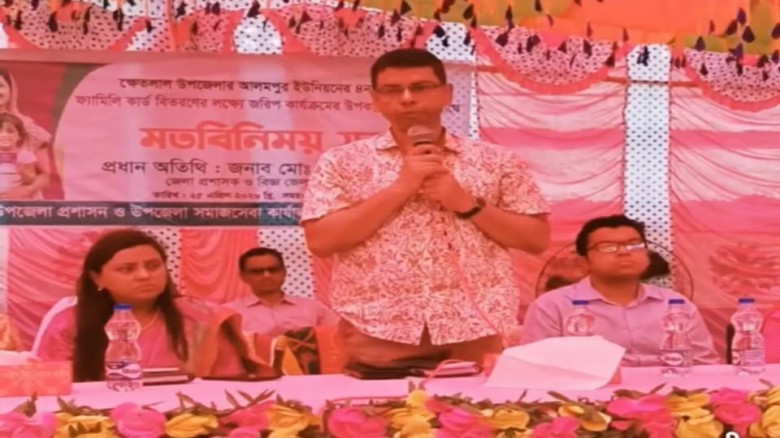 ক্ষেতলালে নিম্নআয়ের মানুষের মাঝে ফ্যামিলি কার্ড বিতরণ শুরু