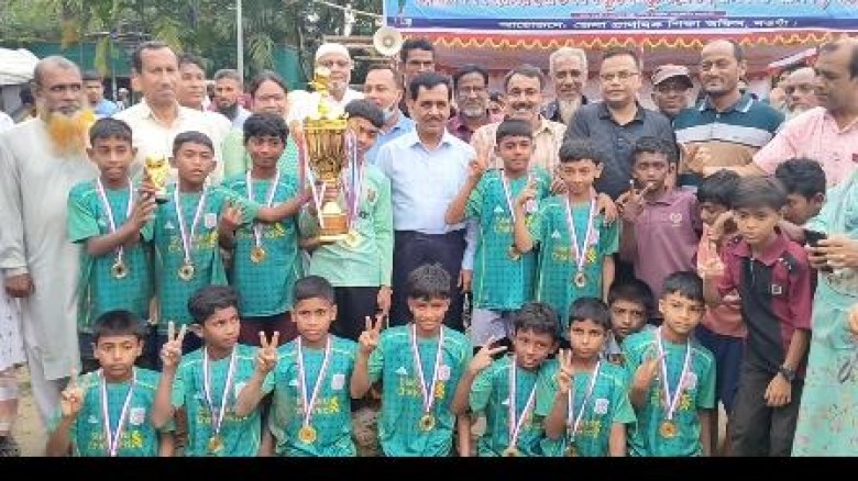নওগাঁয় জেলা পর্যায়ের প্রাথমিক বিদ্যালয়ের গোল্ডকাপ ফুটবল টুর্