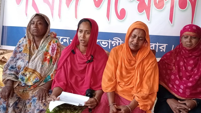 গুরুদাসপুরে দুই ভাইয়ের বাড়িতে গভীর রাতে লুটপাট, নিঃস্ব পরিবা