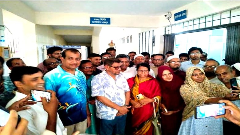 রাজৈরে হঠাৎ পরিদর্শনে স্বাস্থ্যমন্ত্রী   ৫০ শয্যা থেকে ১০০ শ