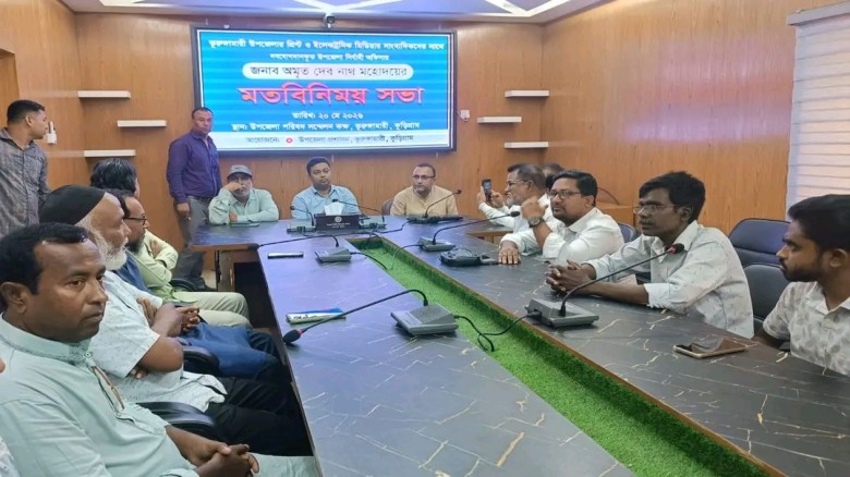 ভূরুঙ্গামারীতে নবাগত ইউএনও অমৃত দেব নাথের সাথে সাংবাদিকদের ম