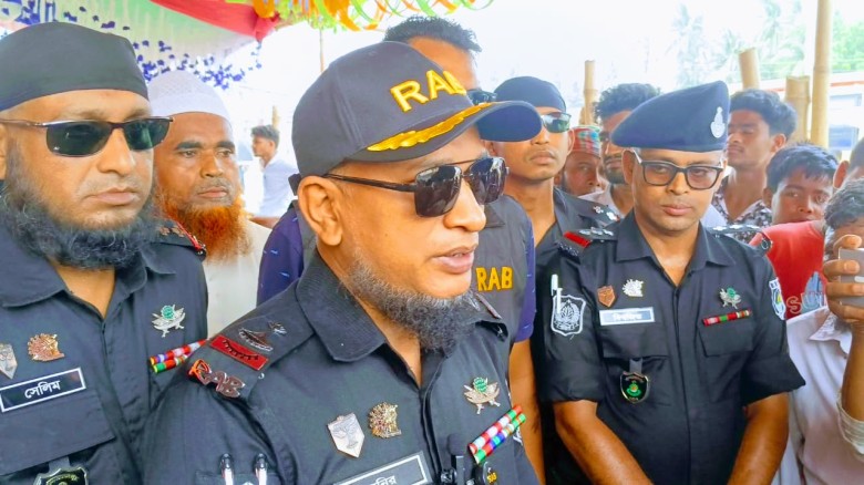 রাজৈরে টেকেরহাট গরুর হাট পরিদর্শনে র‍্যাব-৮, চাঁদাবাজি ও জাল