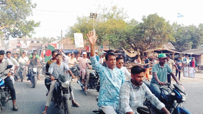 গুরুদাসপুরে চেয়ারম্যান প্রার্থী শামীম আহম্মেদের মোটরসাইকেল শ