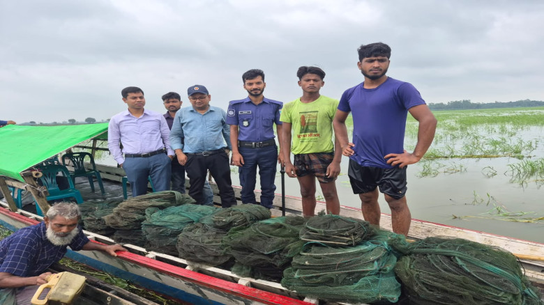 গুরুদাসপুরে অবৈধ জালের বিরুদ্ধে অভিযান