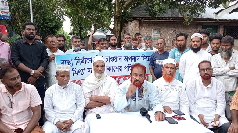 গুরুদাসপুরে ওলামা দল নেতার বিরুদ্ধে অভিযোগের প্রতিবাদে মানবব