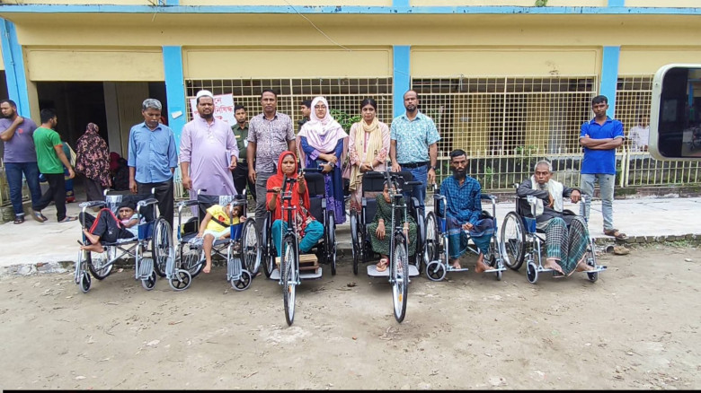 ঈশ্বরগঞ্জে বিশেষ চাহিদাসম্পন্ন ব্যক্তিদের মাঝে হুইল চেয়ার ও 