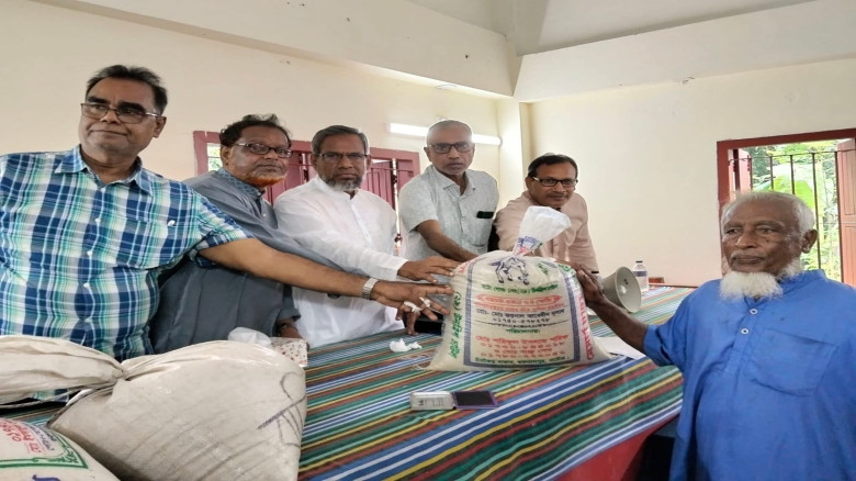 মশিন্দা ইউনিয়নে হতদরিদ্রদের মাঝে চাল বিতরণ করলেন সংসদ সদস্য 