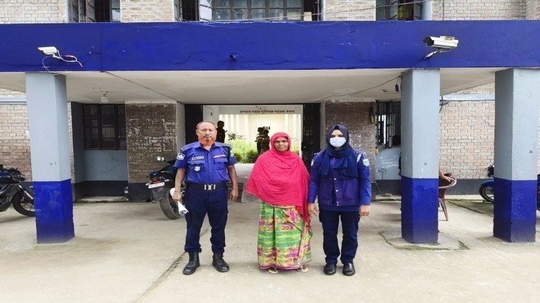 তানোরে ৩৩০ গ্রাম গাঁজাসহ নারী মাদক ব্যবসায়ী গ্রেপ্তার