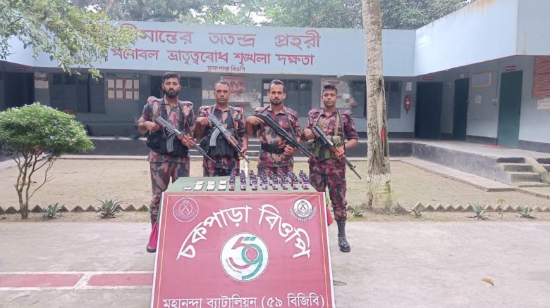 শিবগঞ্জ সীমান্তে ৫৯ বিজিবির অভিযানে নেশাজাতীয় সিরাপ ও ১,৬৩০ 