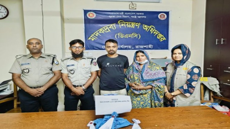 রাজপাড়ায় অভিজাত ফ্ল্যাটে ইয়াবার ছড়াছড়ি, স্বামী-স্ত্রী গ