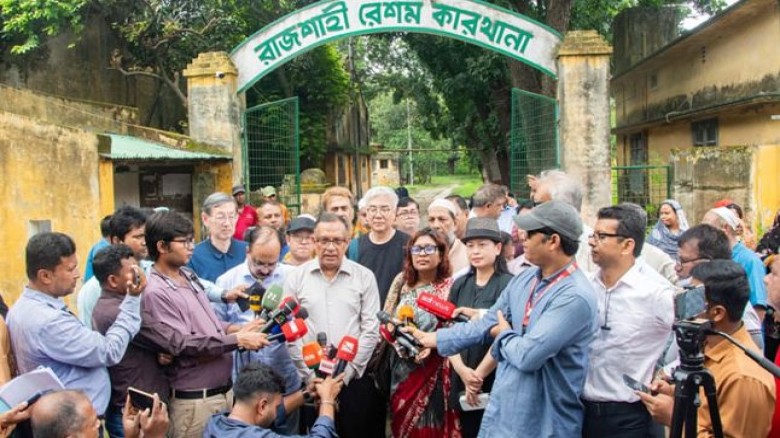 রাজশাহীর রেশমে ফিরছে গৌরব, চীনের বাজারে বাড়ছে সম্ভাবনা
