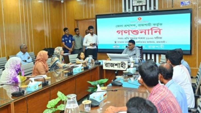 গণশুনানিতে মানুষের পাশে জেলা প্রশাসক কাজী শহিদুল ইসলাম: কমছে