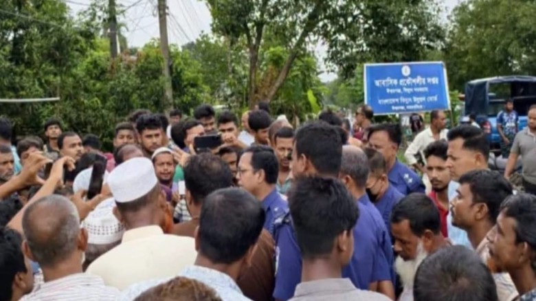 ঈশ্বরগঞ্জে বিদ্যু অফিসে হামলা-ভাঙচুর, কর্মকর্তা আহত