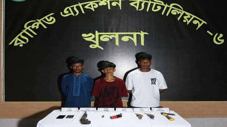 খুলনায় ডাবল মার্ডার মামলার শীর্ষ সন্ত্রাসী সাইফিসহ ৩ জন গ্রে