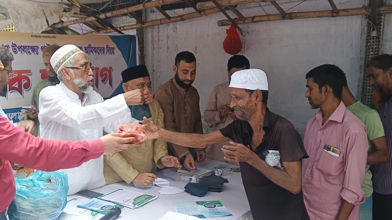 মাসব্যাপী গণসংযোগ উপলক্ষে পল্টনে জামায়াতের শ্রমিক সংযোগ