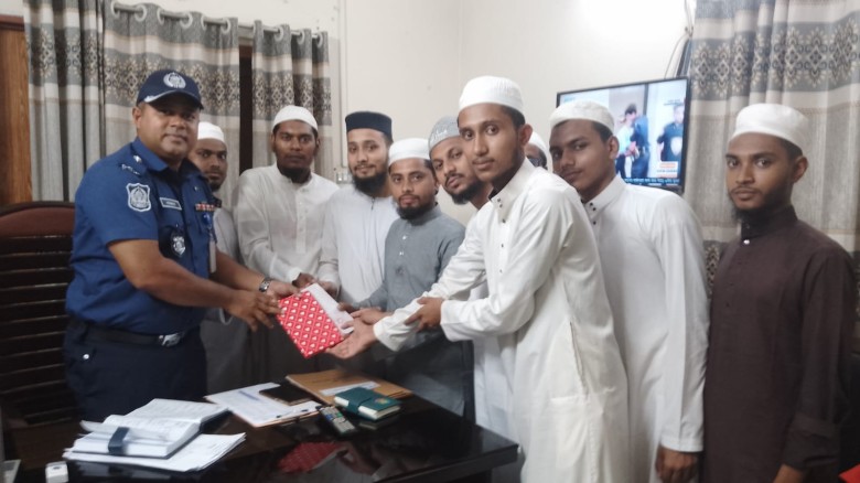 ঈশ্বরগঞ্জে নবাগত ওসির সঙ্গে ইসলামী ছাত্র আন্দোলনের শুভেচ্ছা 